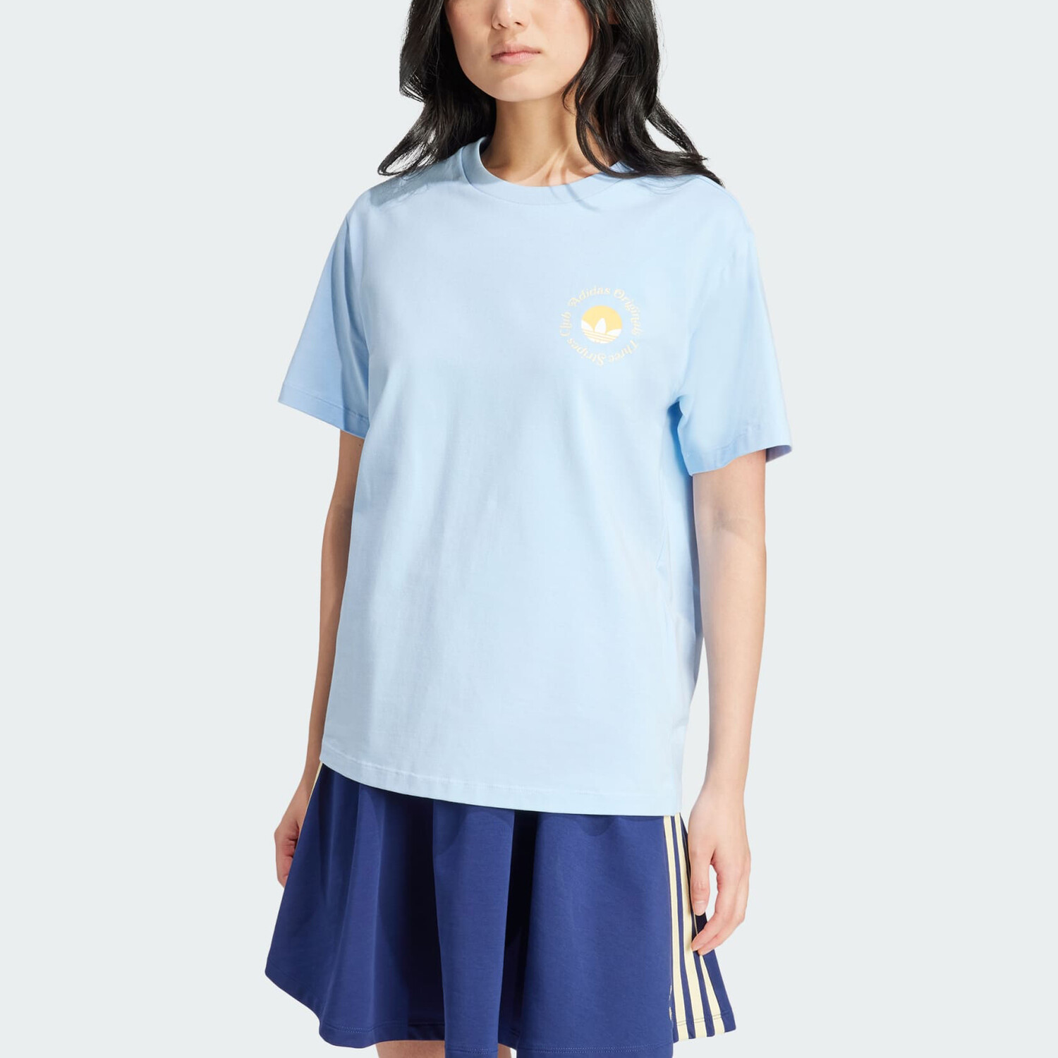 Женская футболка с графическим принтом «Clear Sky» Adidas Originals — фото 2