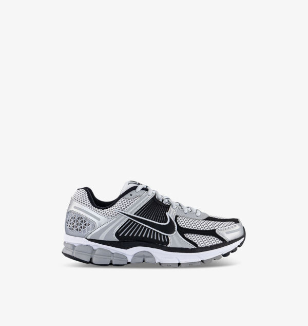 

Низкие кроссовки Zoom Vomero 5 из кожи и сетки Nike, черный