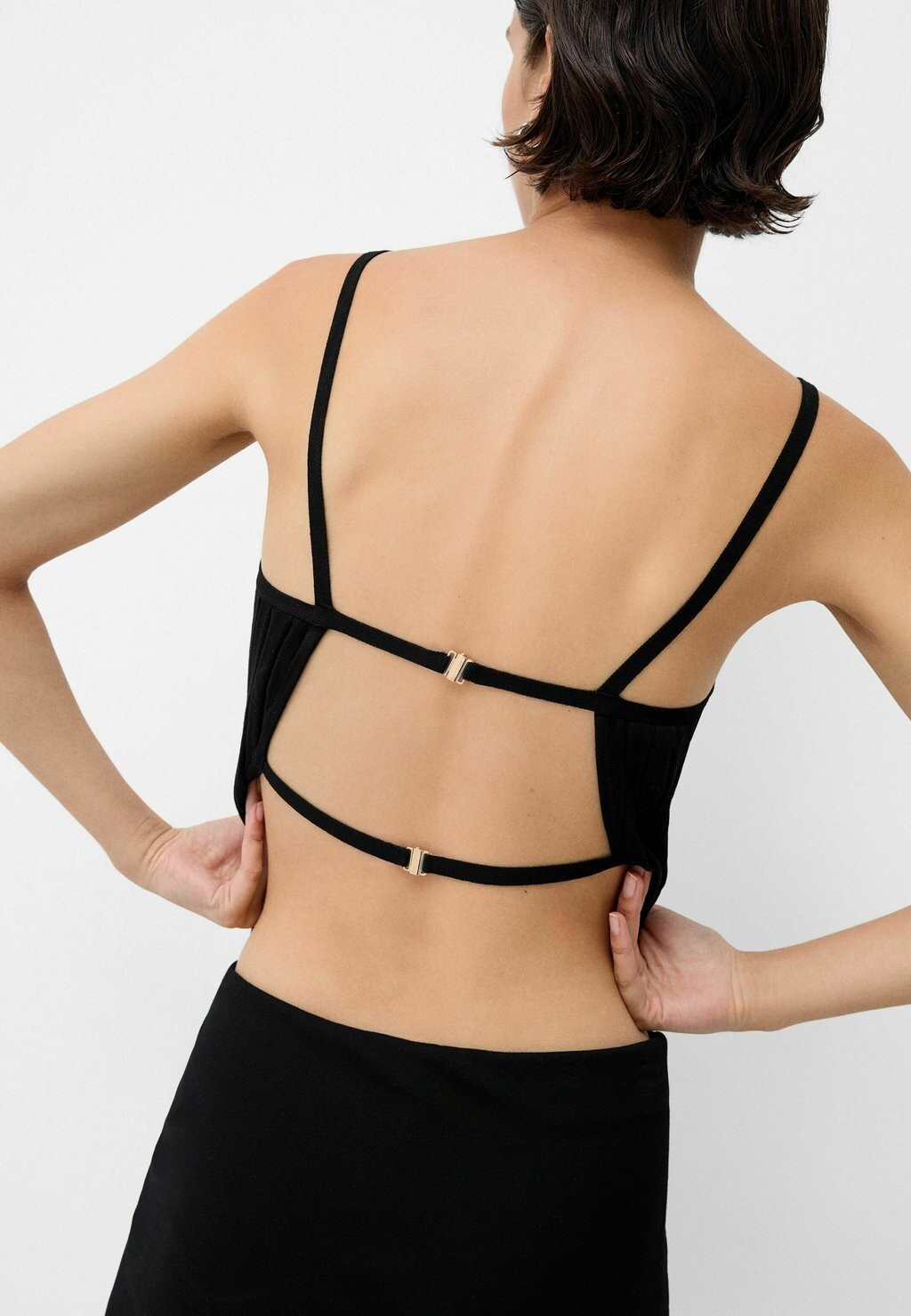 

Топ STRAPPY WITH BACK BUCKLE Bershka, черный деним