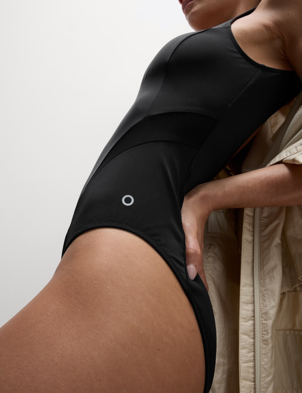 

Купальник с сетчатыми вставками и подкладкой для живота Goodmove, черный