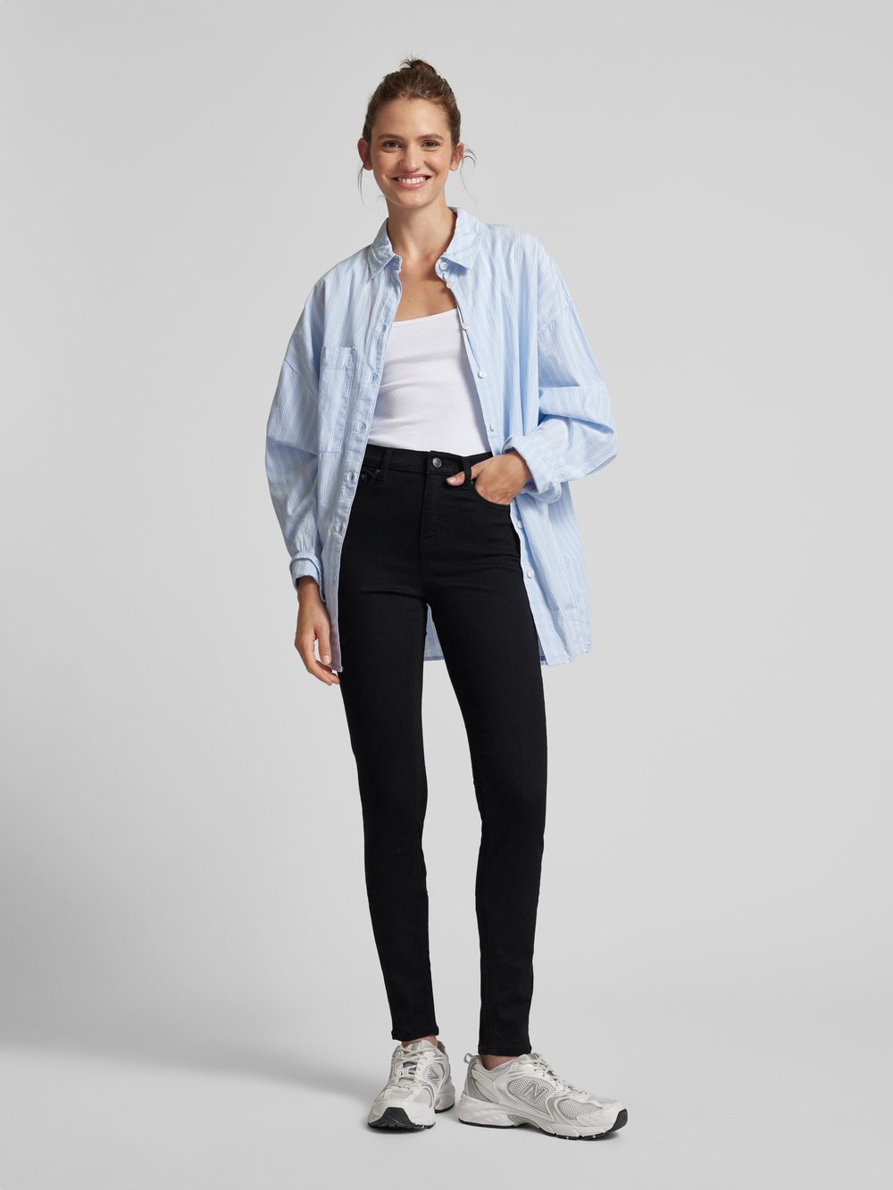 

Джинсы облегающего кроя с пятью карманами, модель «NORA» Tommy Jeans, черный