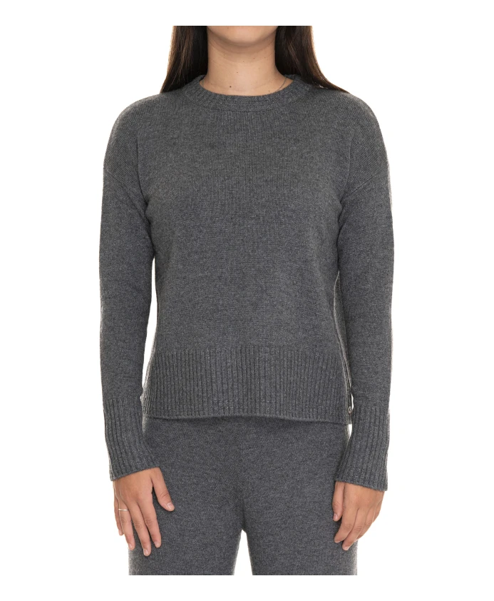 

Уютный свитер с круглым вырезом Pennyblack, серый