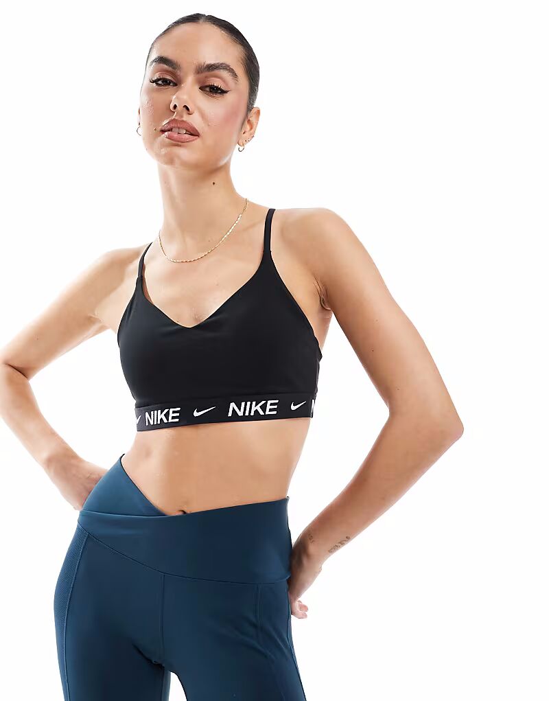 

Спортивный бюстгальтер Nike Training Indy Dri-FIT с легкой поддержкой черного цвета