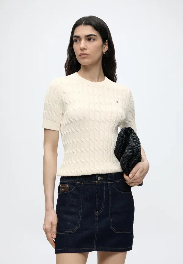 Футболка базовая Tommy Hilfiger Cable basic t-shirt, цвет слоновая кость — фото 4