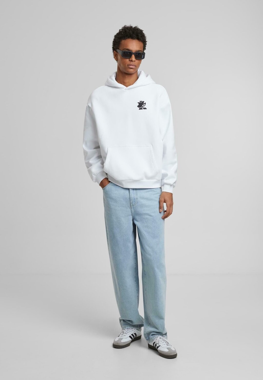 

Толстовка с капюшоном ARTISTS GALLERY FLUFFY HOODY Upscale by Mister Tee, белый