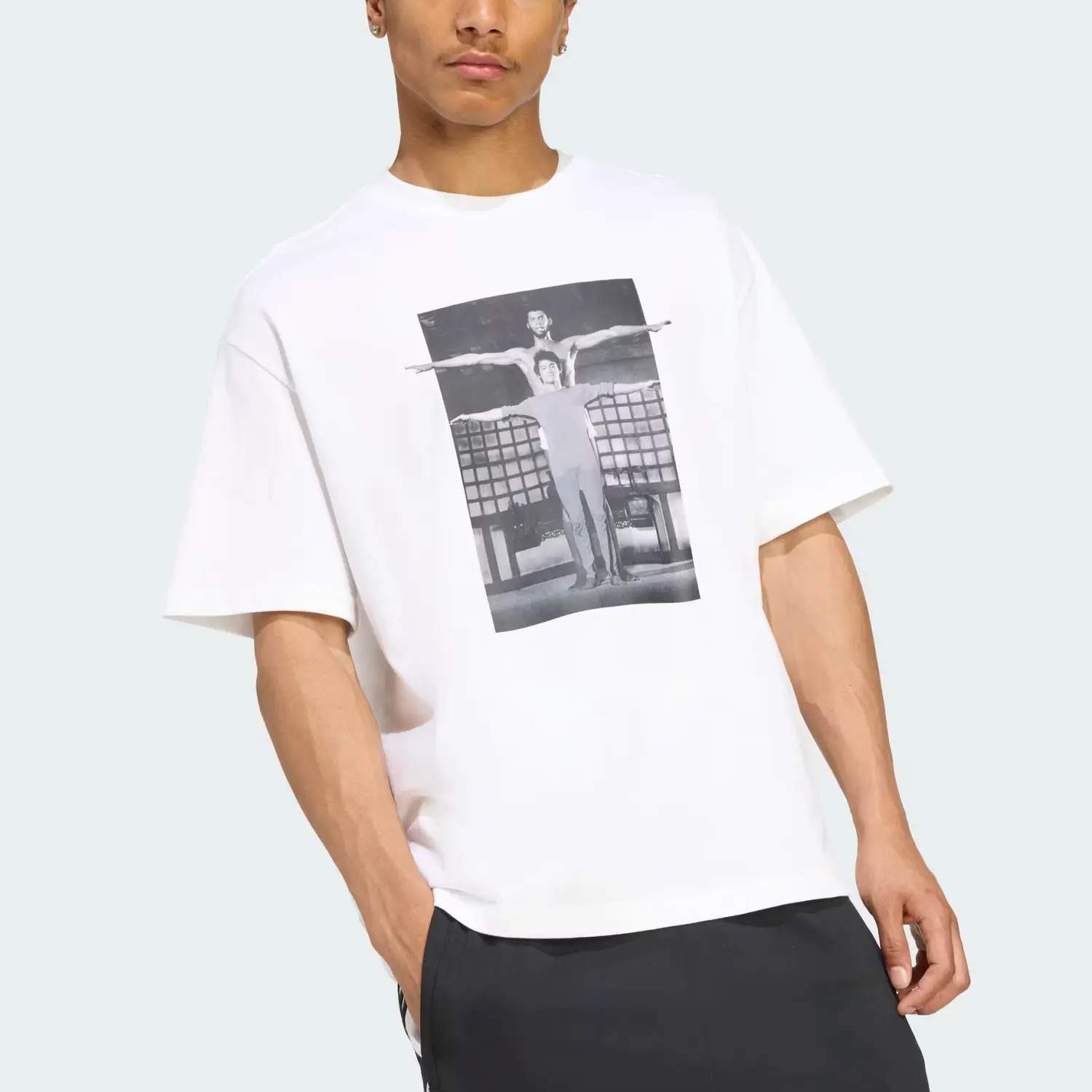 Футболка Hot Shot Graphic Unisex Adidas Originals, белый — фото 2