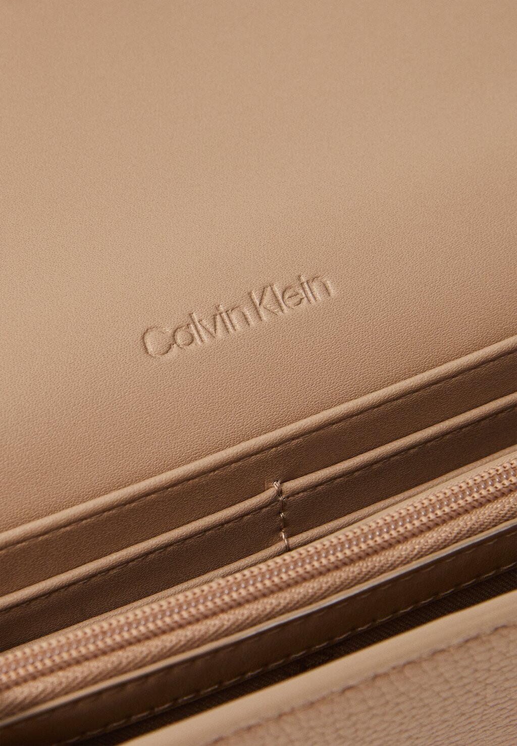 

Кошелек PLAQUE LARGE TRIFOLD Calvin Klein, бежевый