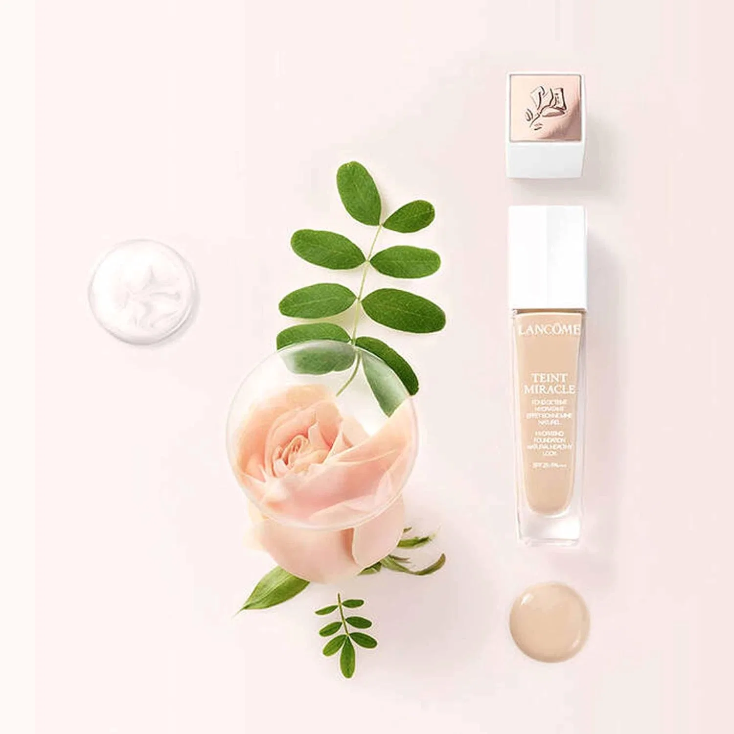 Увлажняющий тональный крем «Teint Miracle 010 Beige Porcelaine» от Lancôme Lancôme — фото 2