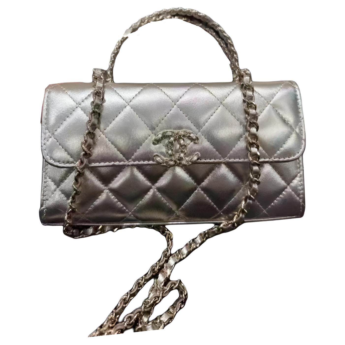 

CHANEL Кожаная сумка через плечо Сумка кроссбоди Женская сумка серебристого цвета