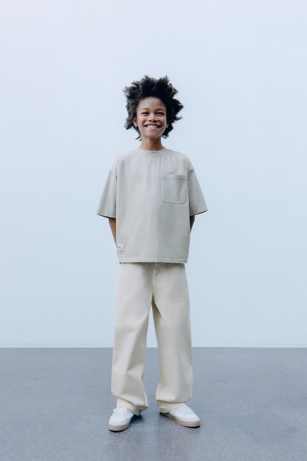 

Выцветшая футболка с карманом ZARA, цвет Pearl grey
