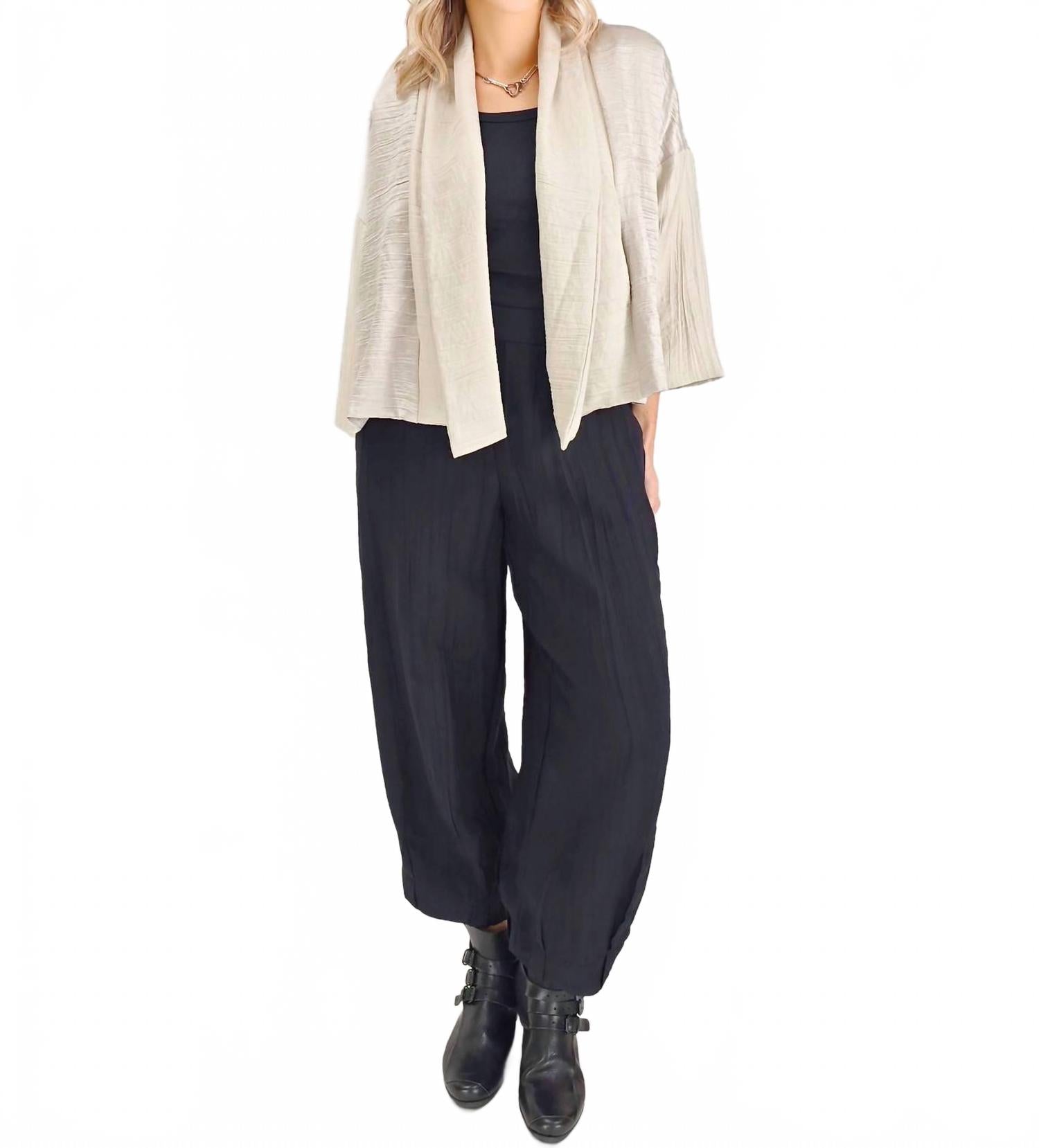 

Черные брюки-клеш с отворотом на щиколотке и фонариком Ozai N Ku, черный