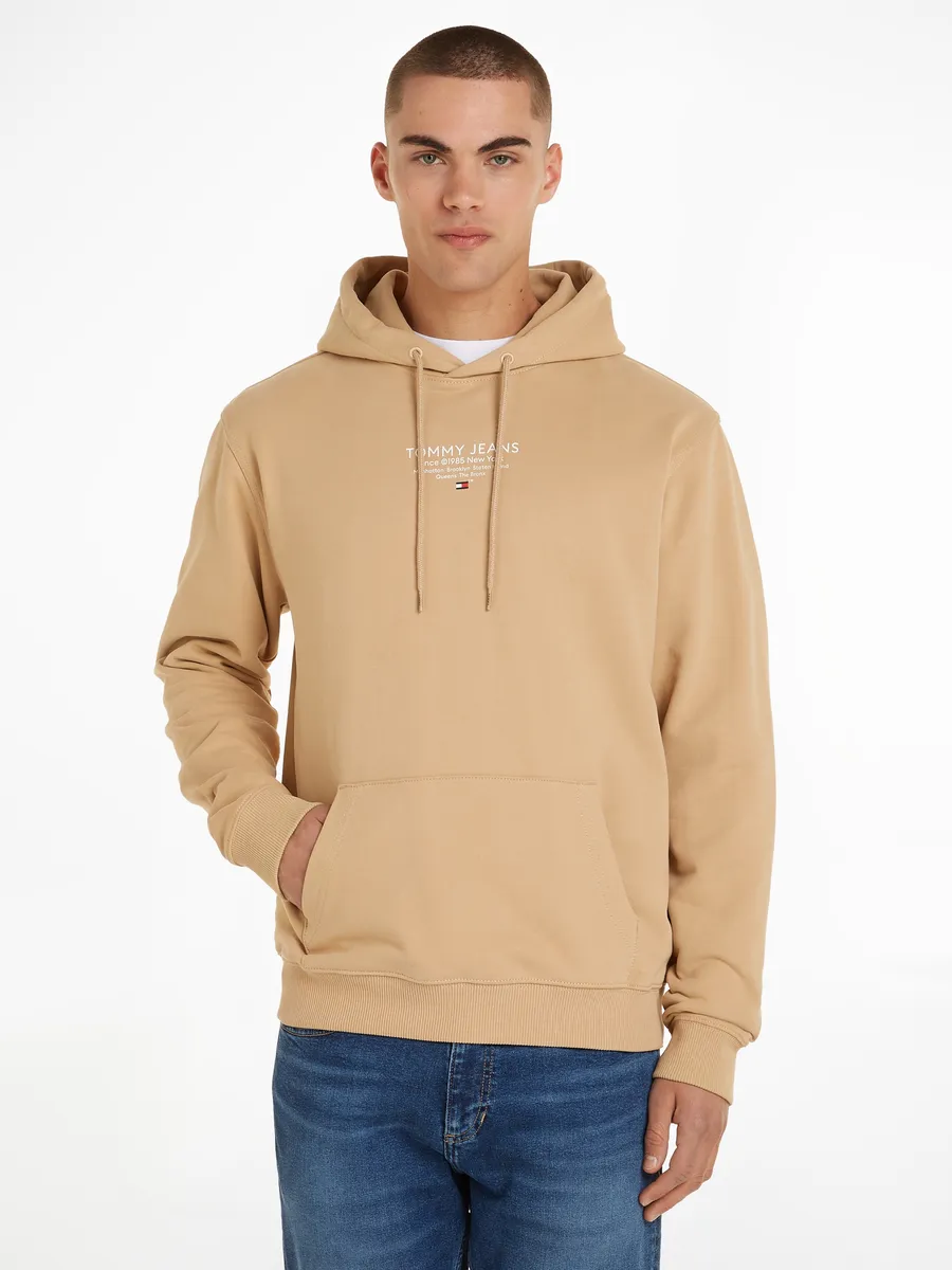 

Толстовка Tommy Jeans с капюшоном "TJM REG ESNTL GRAPHIC HOOD EXT", со шнурками, коричневый