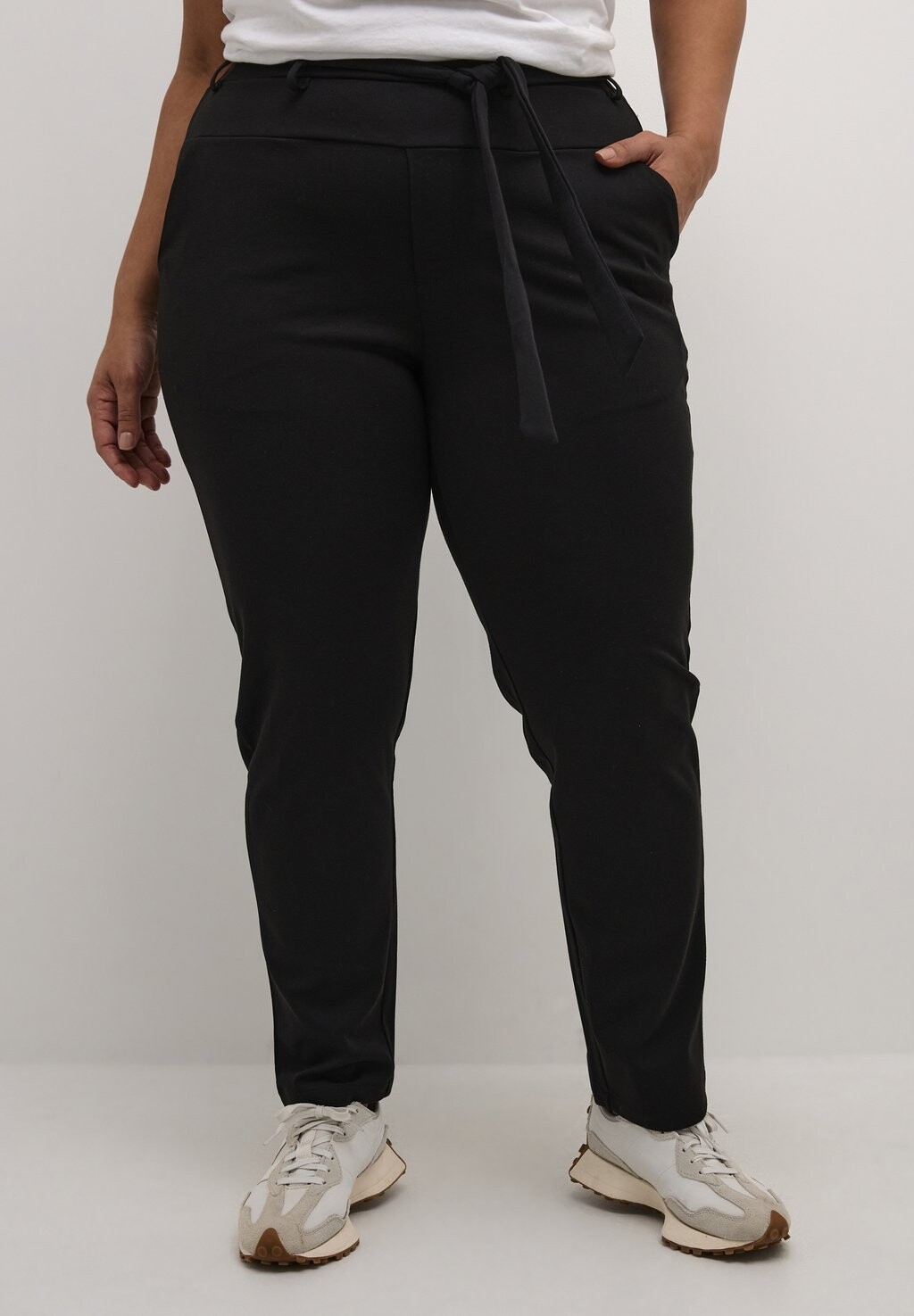 

Брюки JENNA BELT Kaffe Curve, цвет black deep