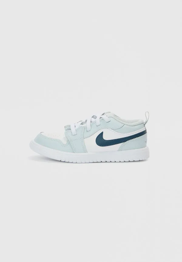 Низкие альтернативные детские туфли Jordan, White/Squadron Blue/Aura