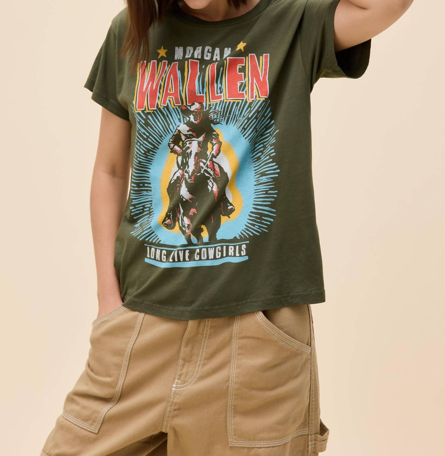 

Футболка Morgan Wallen Long Live Cowgirls Solo в оливковом цвете DAYDREAMER