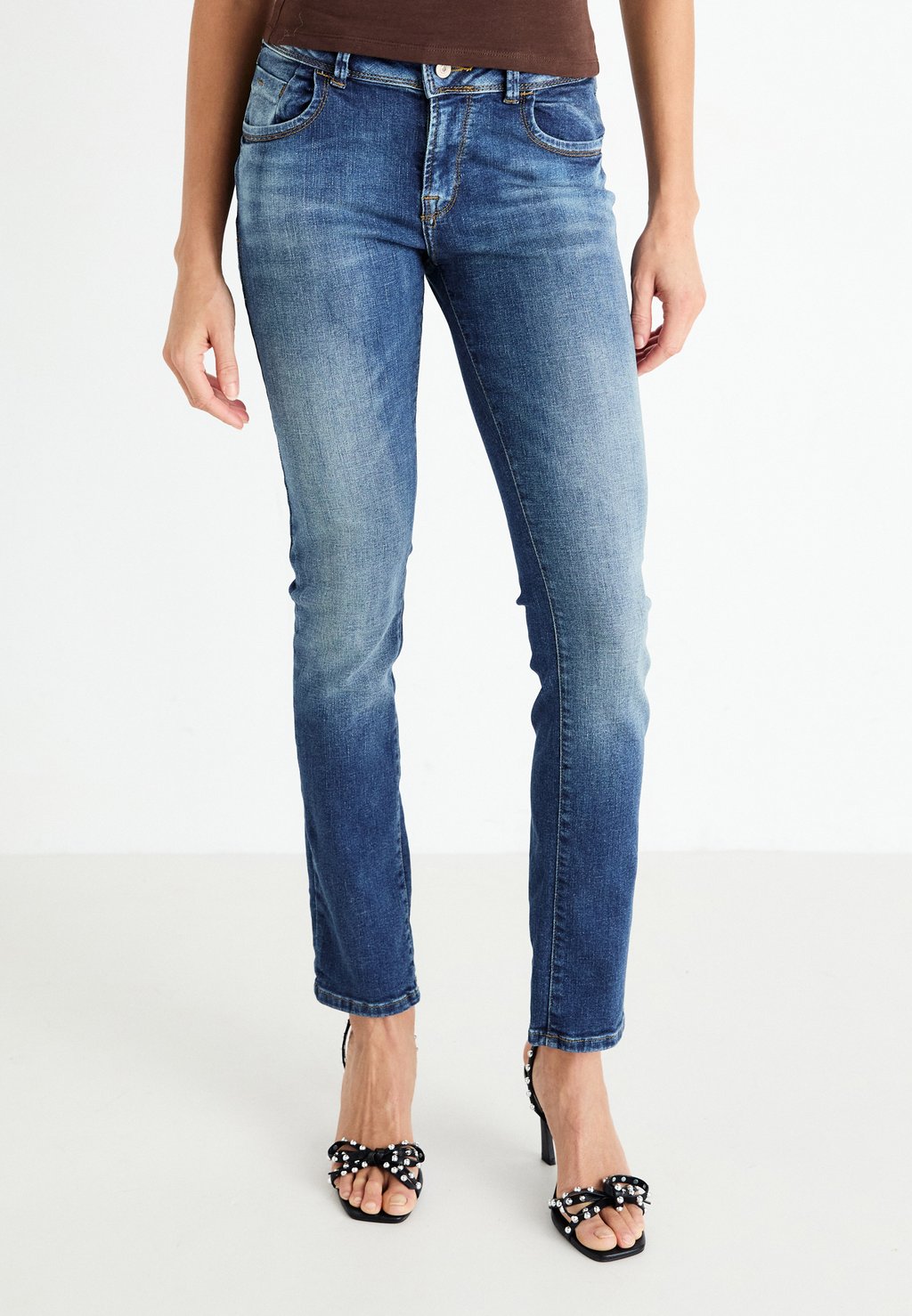 

Джинсы облегающего кроя FALLON MID RISE LTB, деним