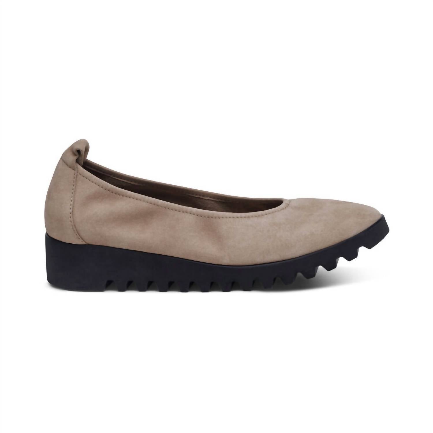 Балетки Brianna Slip-On в цвете Taupe Aetrex, серо-коричневый — фото 2