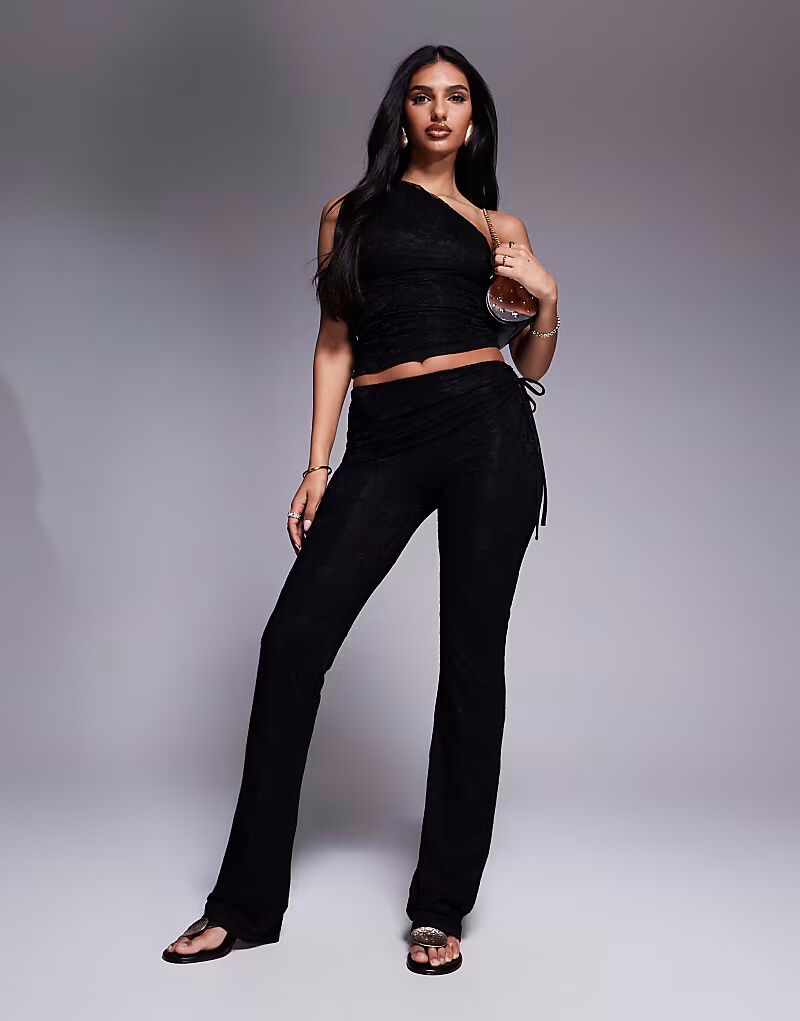 

Эксклюзивные брюки с двухслойным облегающим поясом и кружевом в черном цвете Kaiia