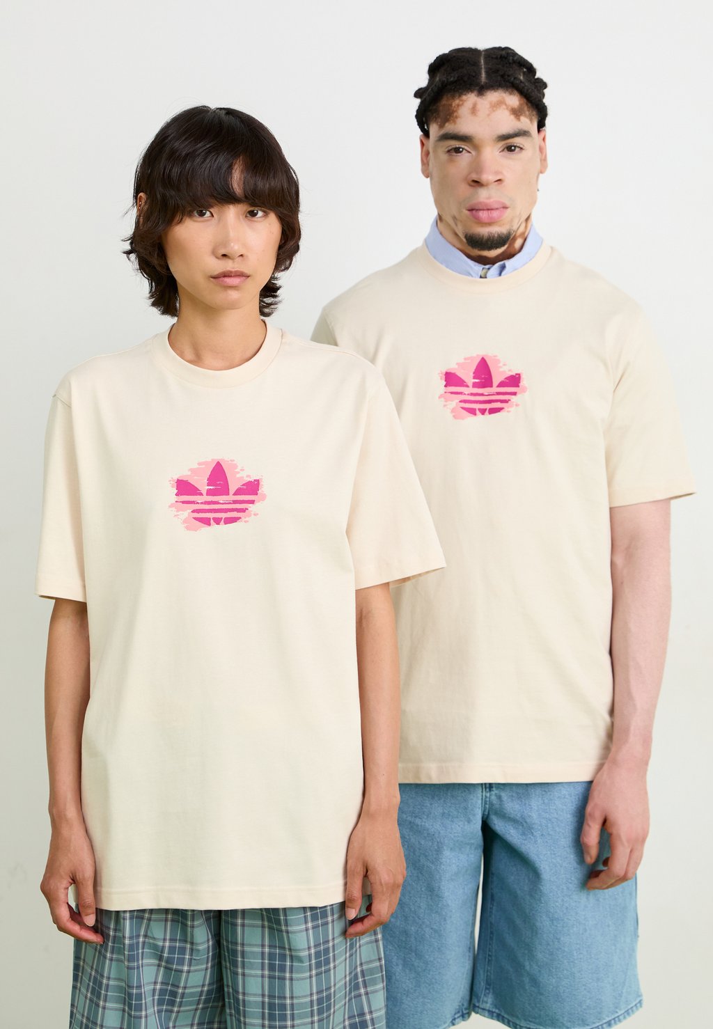 

Футболка с принтом GRAPHIC TEE UNISEX Adidas Originals, кремовый