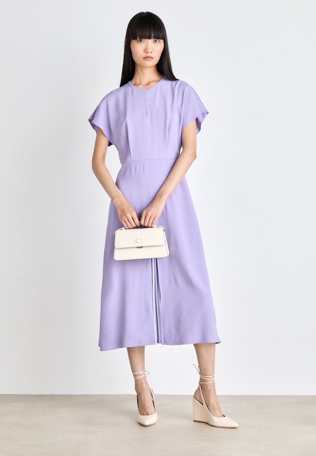 

Сумка через плечо Monochrome Glovetanned Juno Coach, кремовый