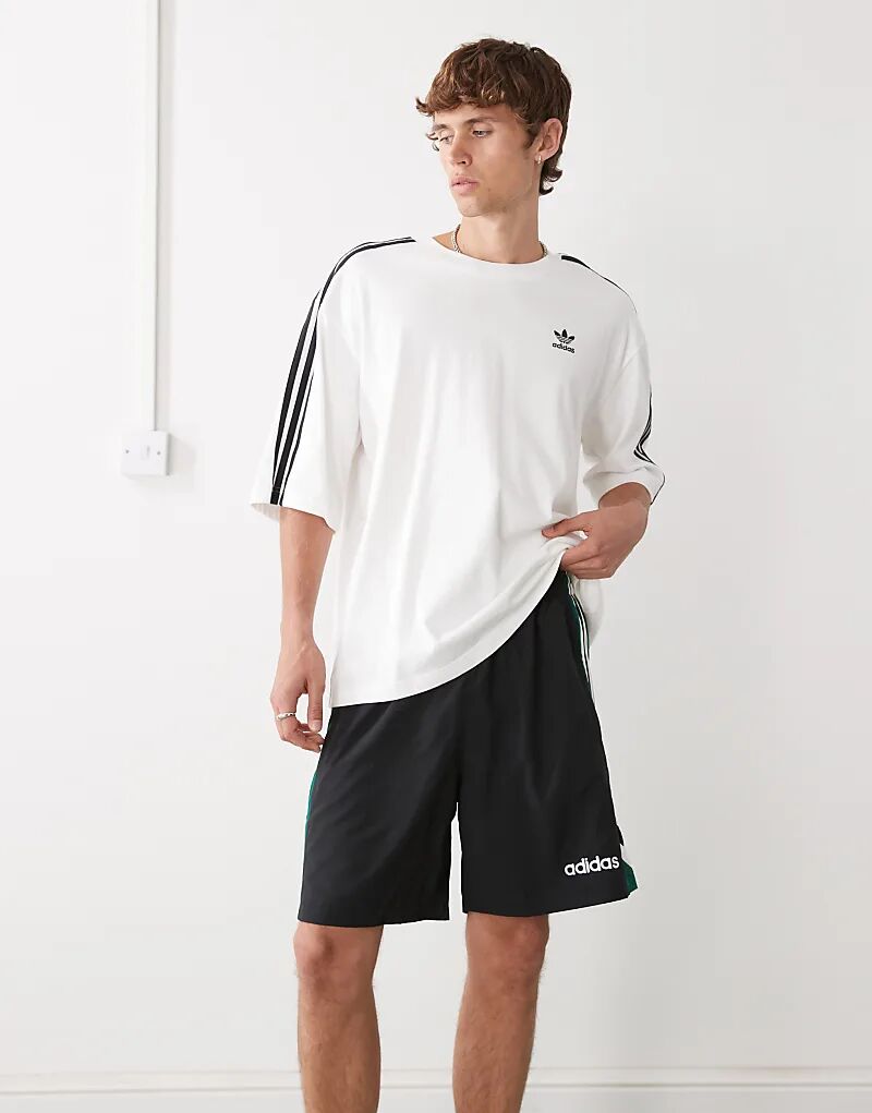 

Шорты adidas Originals черного и зеленого цветов