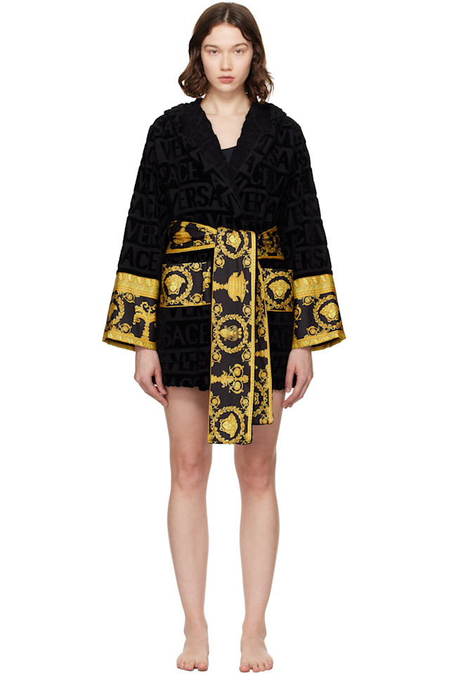 

"Я люблю барокко" короткий банный халат Versace, черный