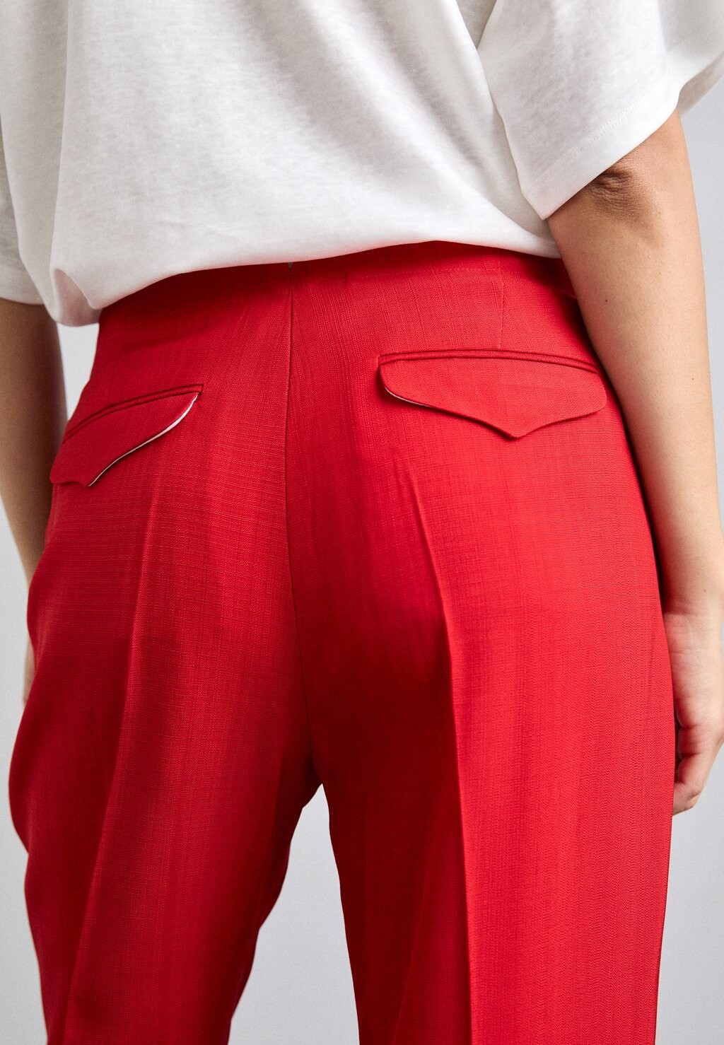

Тканевые брюки TAPERED LEG TROUSER Victoria Beckham, красный