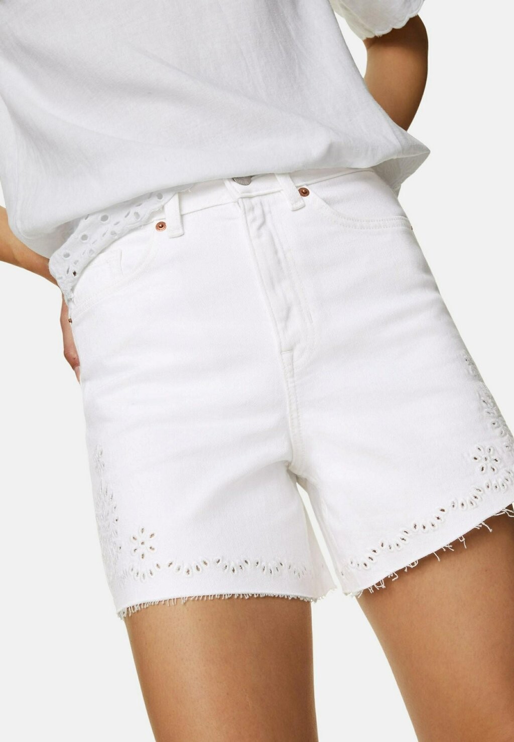 

Джинсовые шорты HIGH WAISTED MOM Marks & Spencer, кремовый