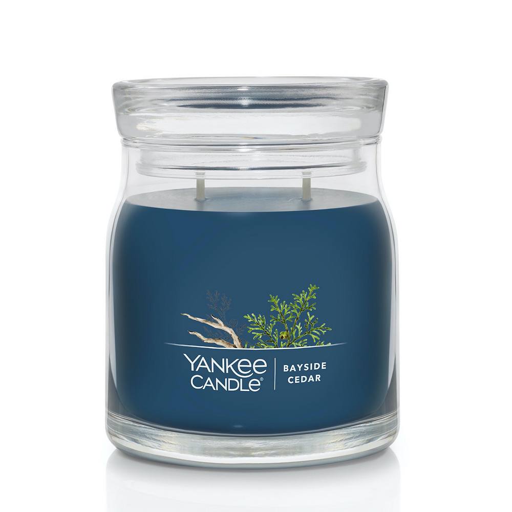 

Yankee Candle Bayside Cedar 13 унций. Фирменная средняя банка для свечей, цвет Dark Blue