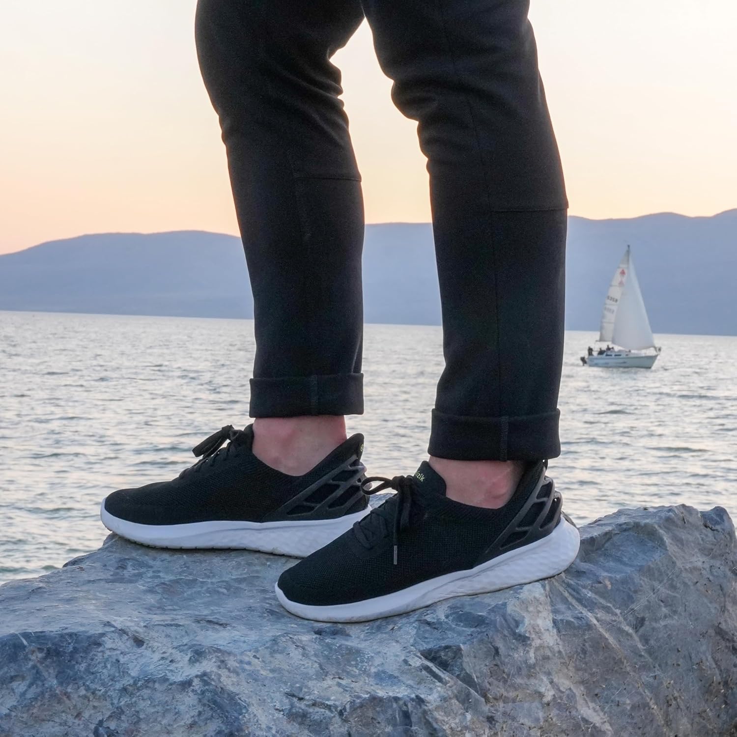 Кроссовки Kizik Slip On: Athens- удобные для носки весь день, без ручного застегивания, дышащий верх из трикотажа, мужские и женские прогулочные туфли с поддержкой свода стопы, черный — фото 2