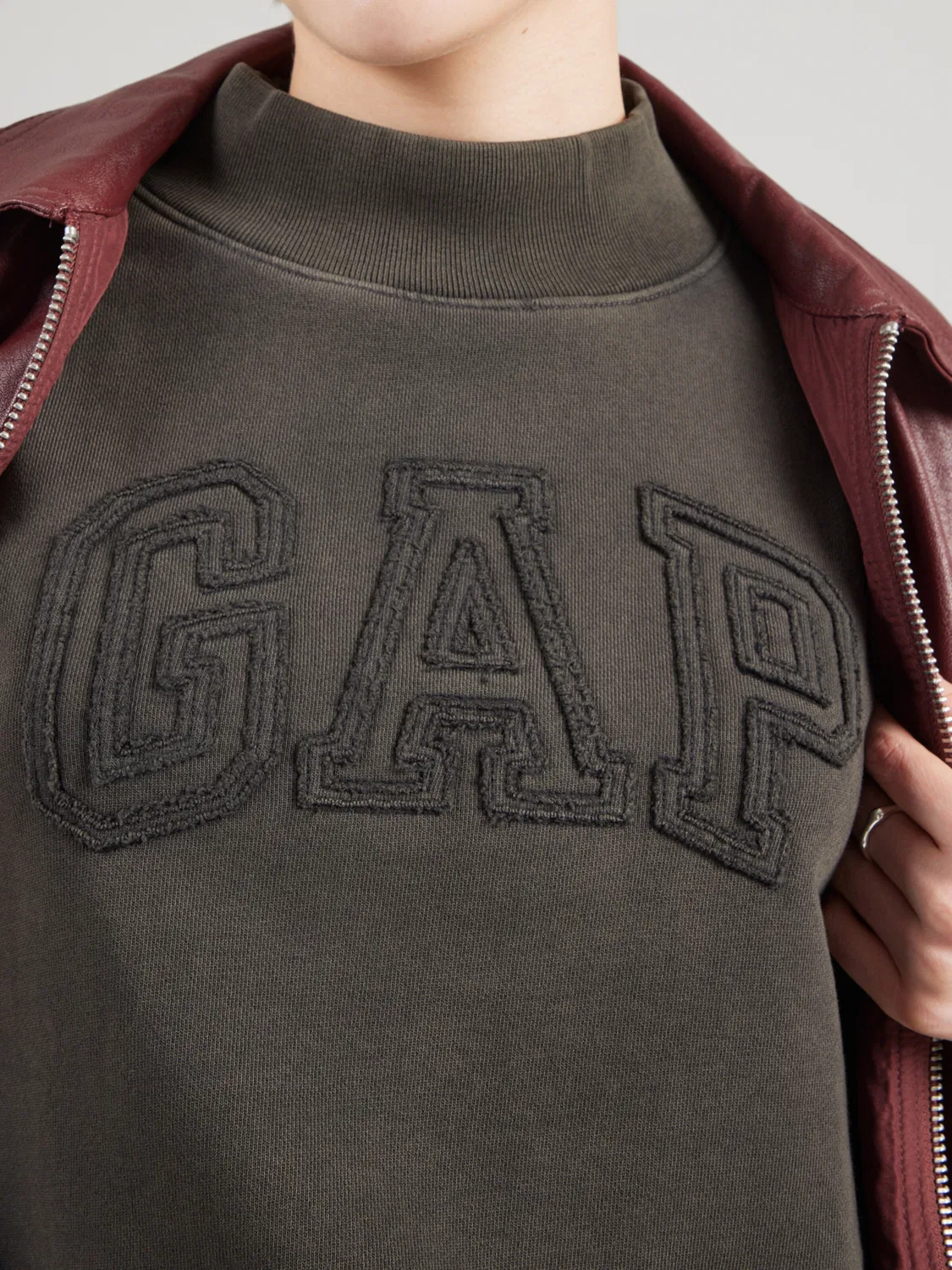 Толстовка Gap графитового и грязно-коричневого цвета — фото 2