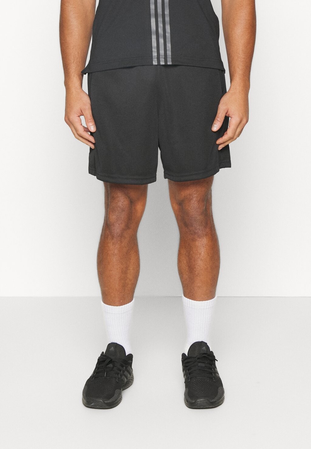 

Спортивные шорты Adidas, цвет Black/White