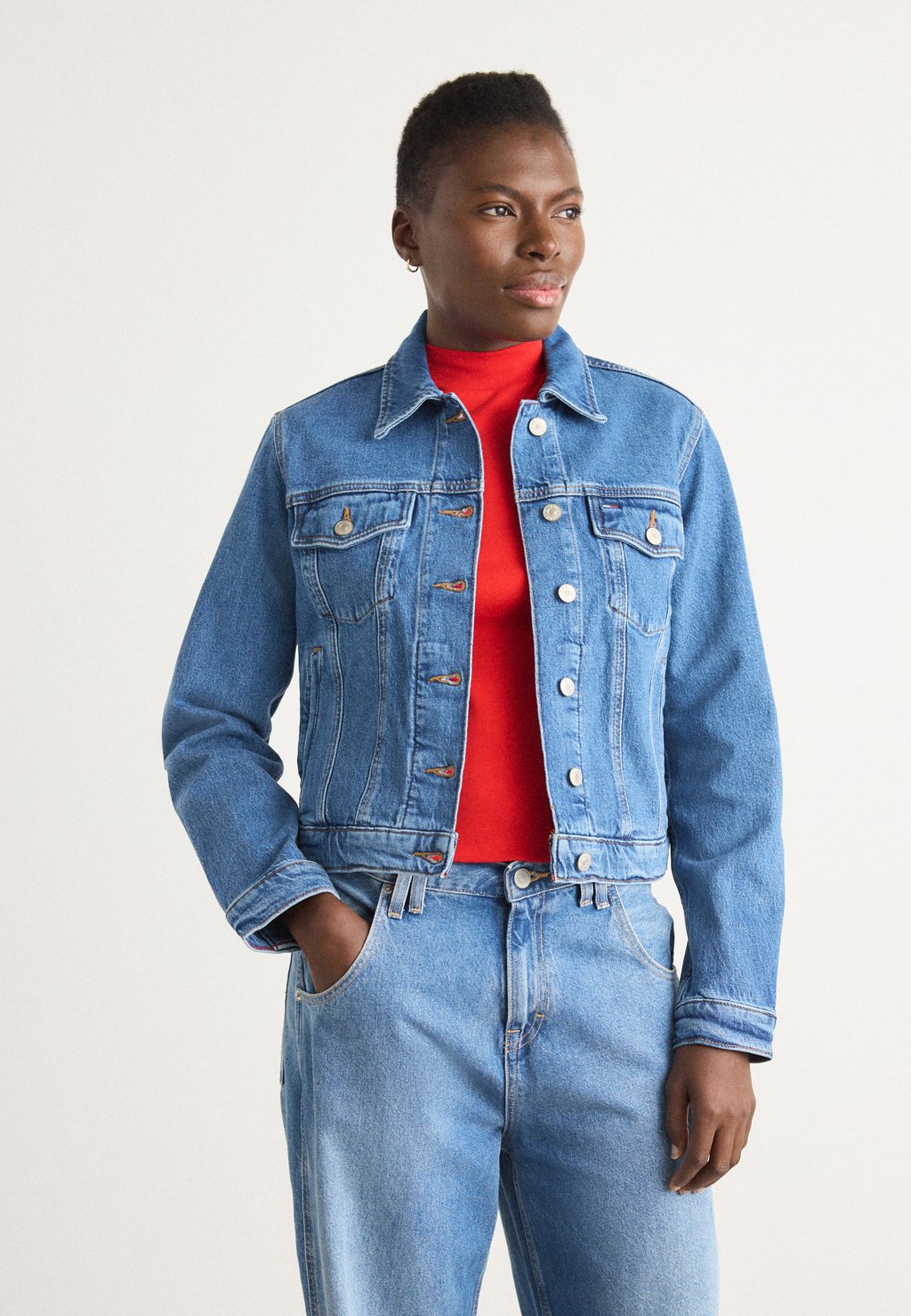 

Джинсовая куртка CLASSIC TRUCKER JACKET Tommy Jeans, цвет Denim Medium