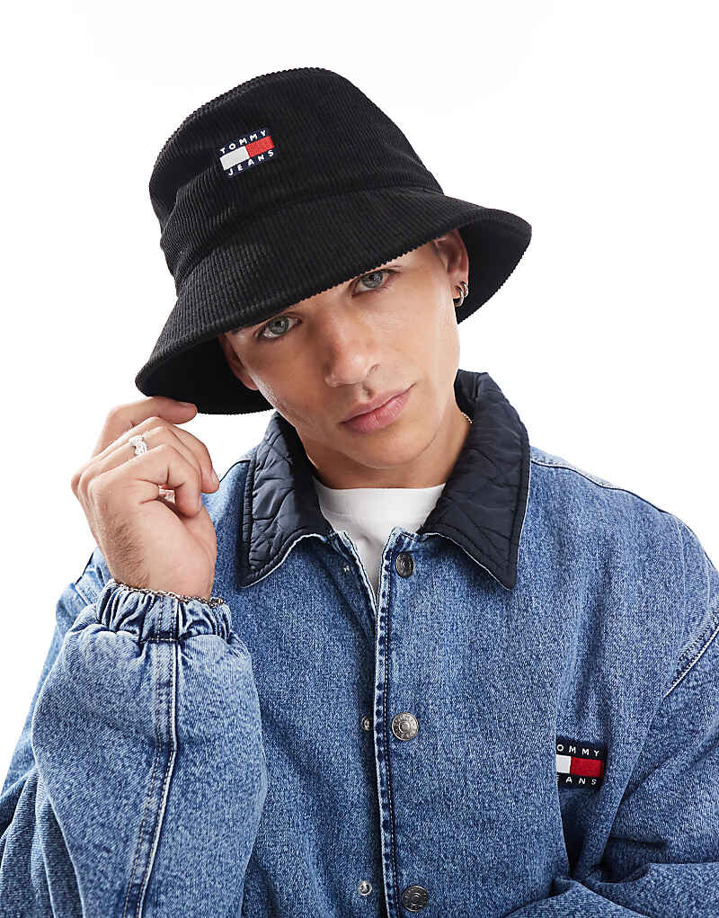 

Черная вельветовая панама Tommy Jeans с логотипом в виде флага