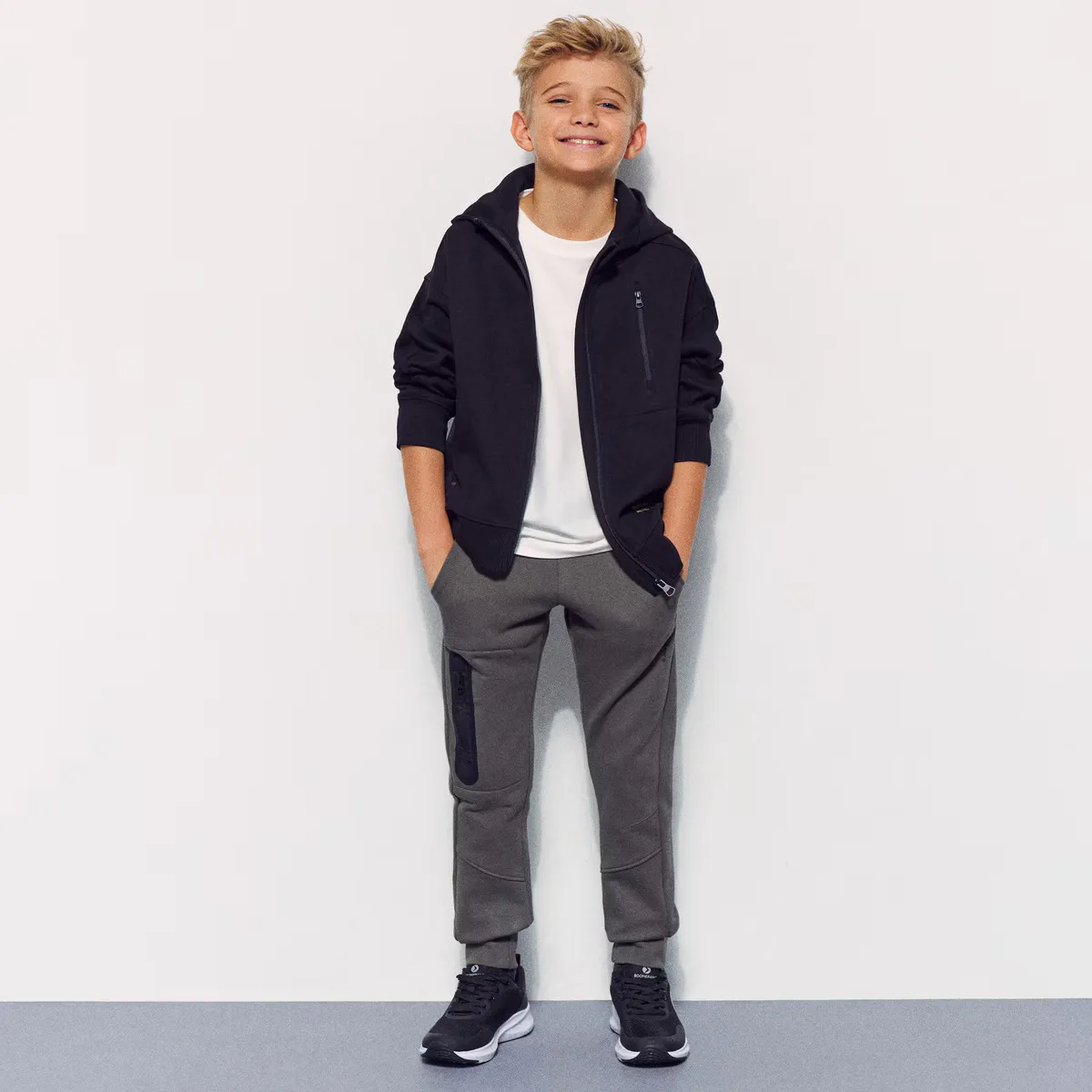 

Boy's Sportcasual длинные брюки с манжетой Boomerang, светло-зеленый