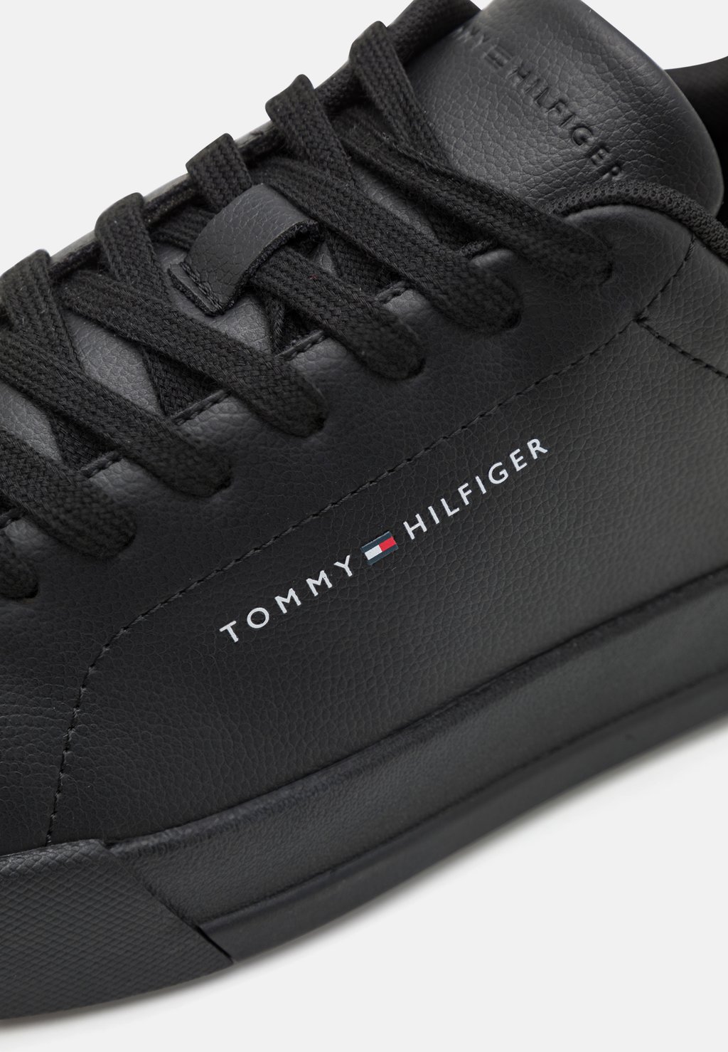 

Кроссовки на шнуровке TH COURT GRAIN ESS Tommy Hilfiger, черный