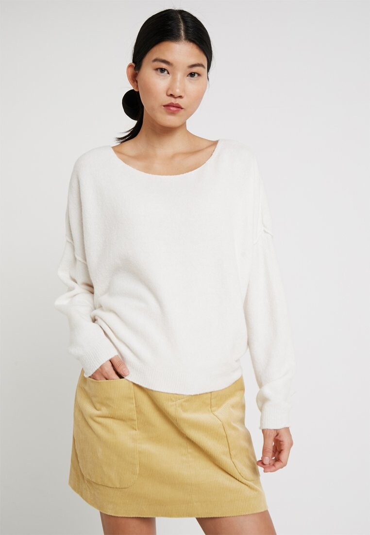 

Вязаный свитер DAM American Vintage, цвет off-white