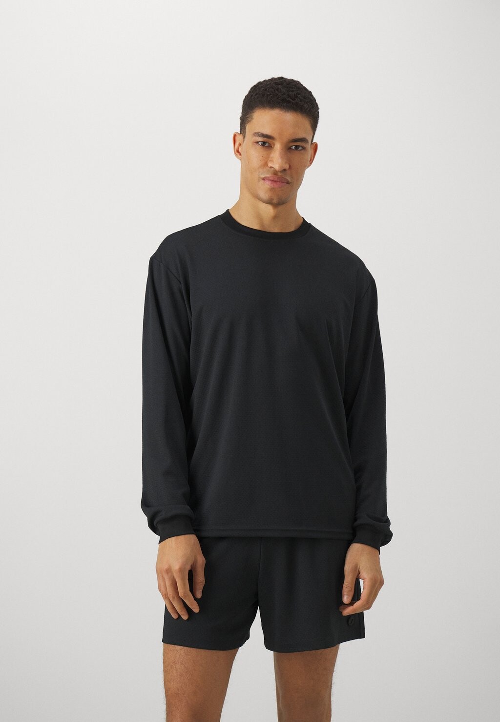 

Футболка с длинным рукавом Tech Graphic Longsleeve Tee Unisex 7 DAYS Active, черный