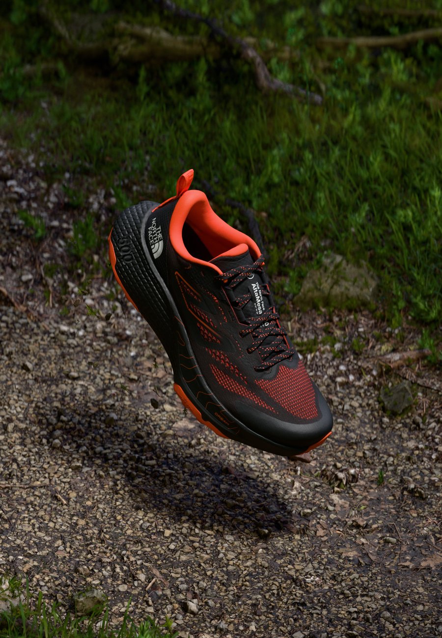 

Кроссовки The North Face ALTAMESA 500, Black/Solar Flare/Black