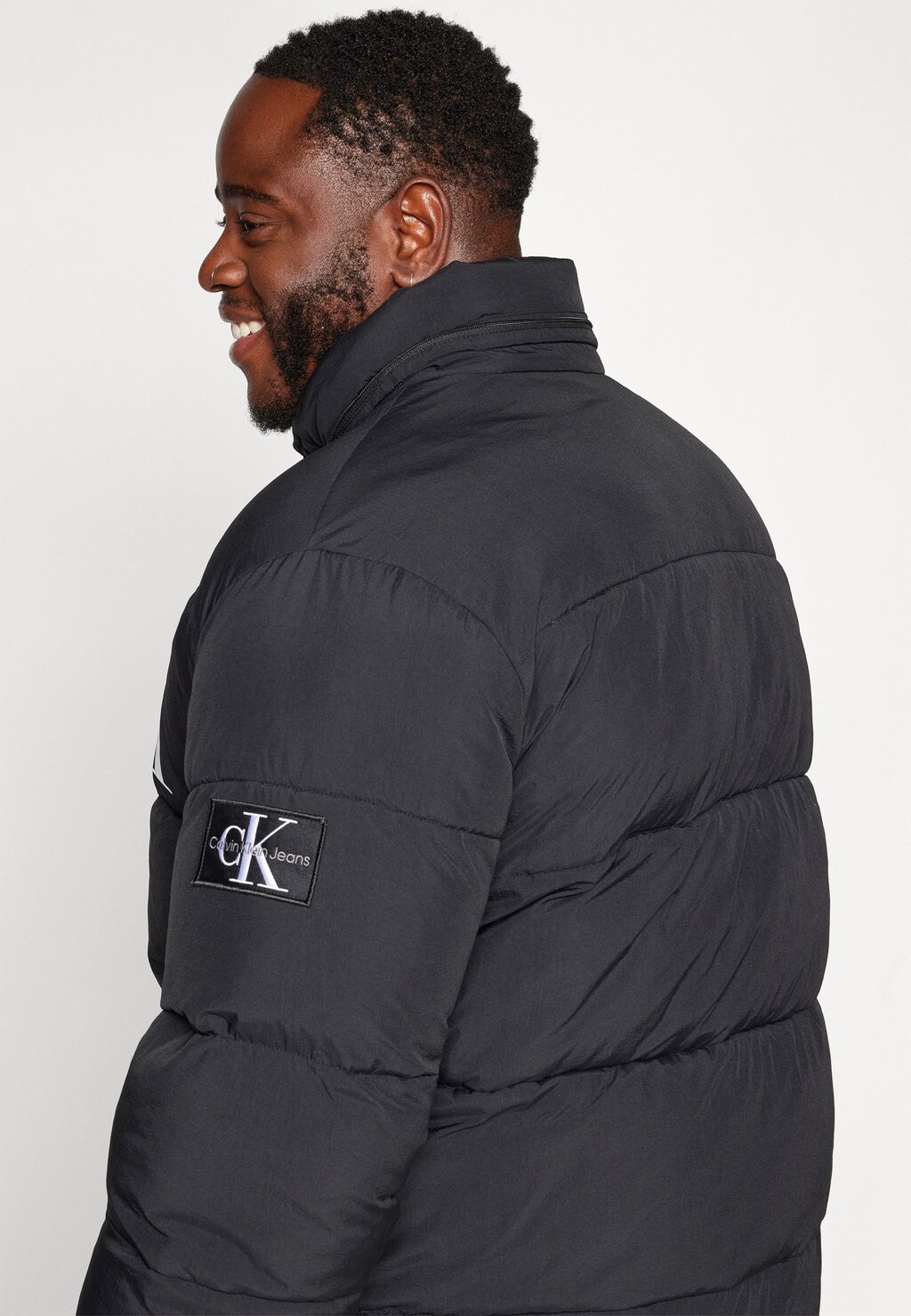 

Зимняя куртка PLUS ESSENTIALS JACKET Calvin Klein Jeans Plus, черный