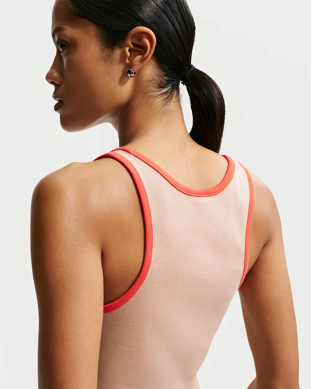 Женский облегающий топ с принтом Nike Sportswear, Linen/Light Crimson — фото 2