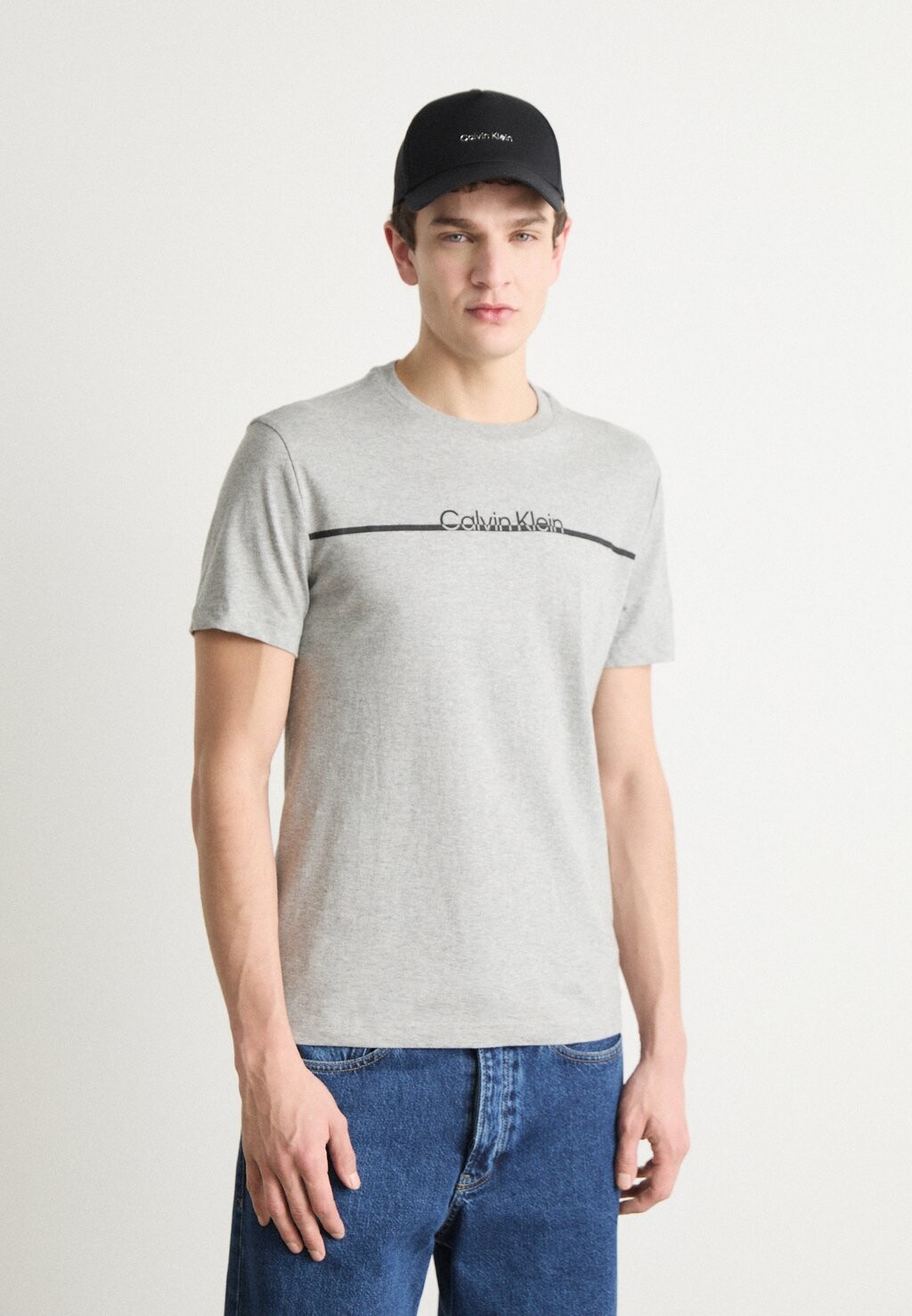 

Футболка с принтом SPLIT LINE LOGO Calvin Klein, светло-серый