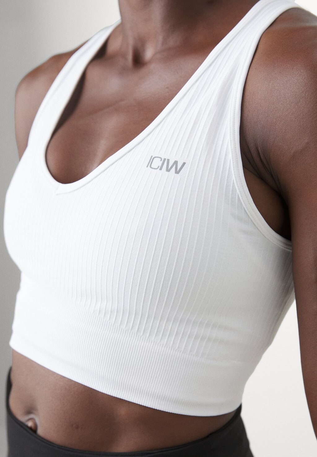 

Топ DEFINE SEAMLESS CROPPED VNECK TANK ICANIWILL, белый
