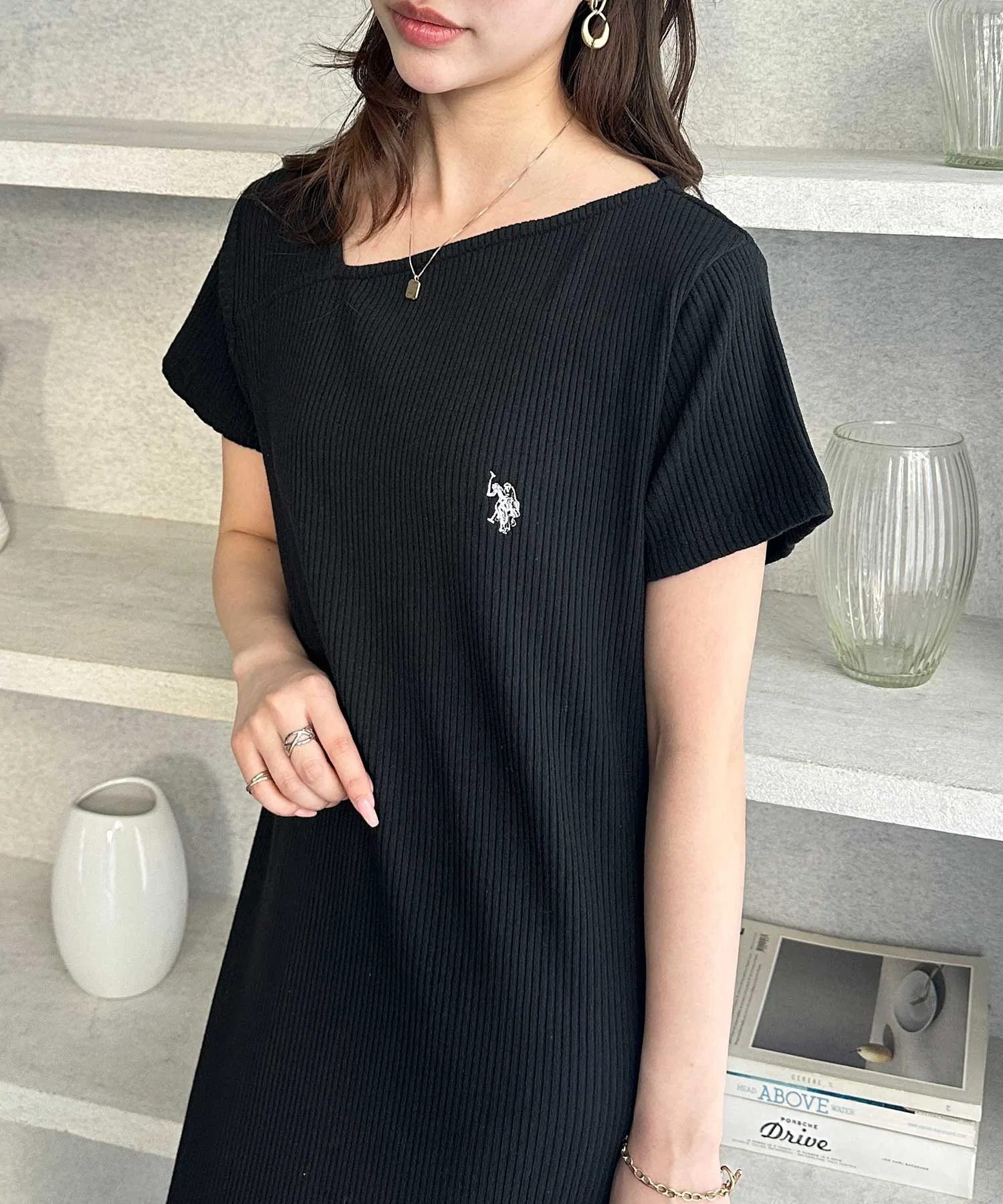 Женское платье U.S. POLO ASSN. с асимметричным вырезом — фото 2