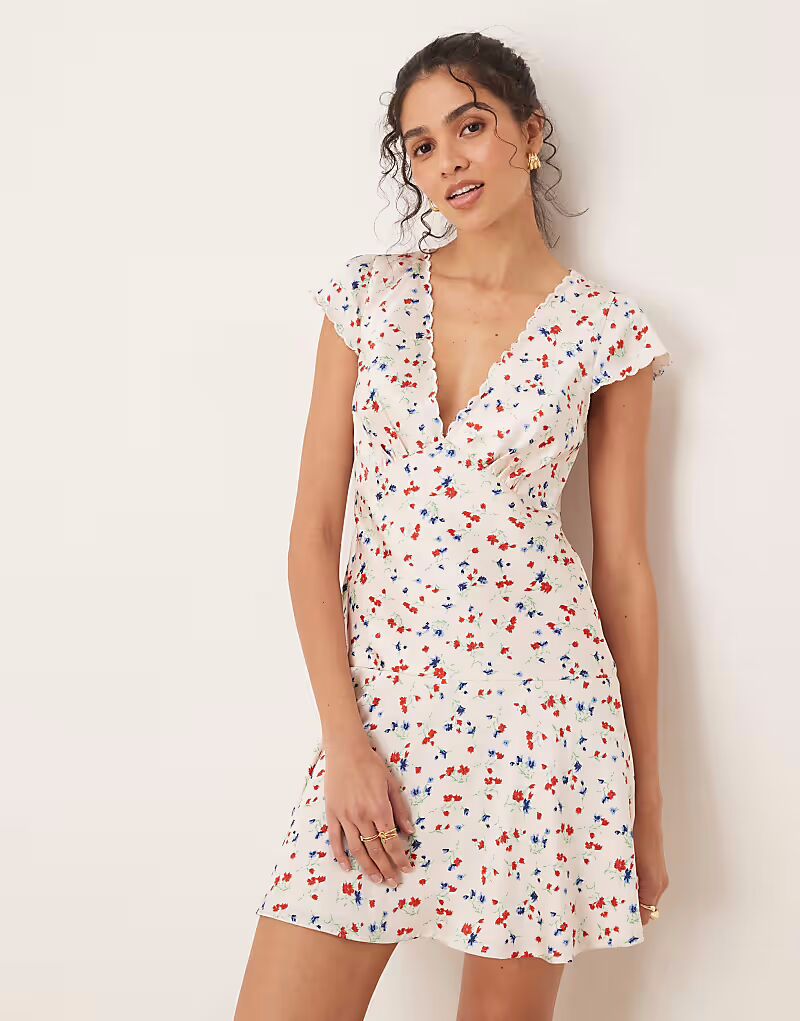 

Атласное мини-платье ASOS DESIGN с отделкой в ​​виде фестончатого узора с мелким цветочным принтом
