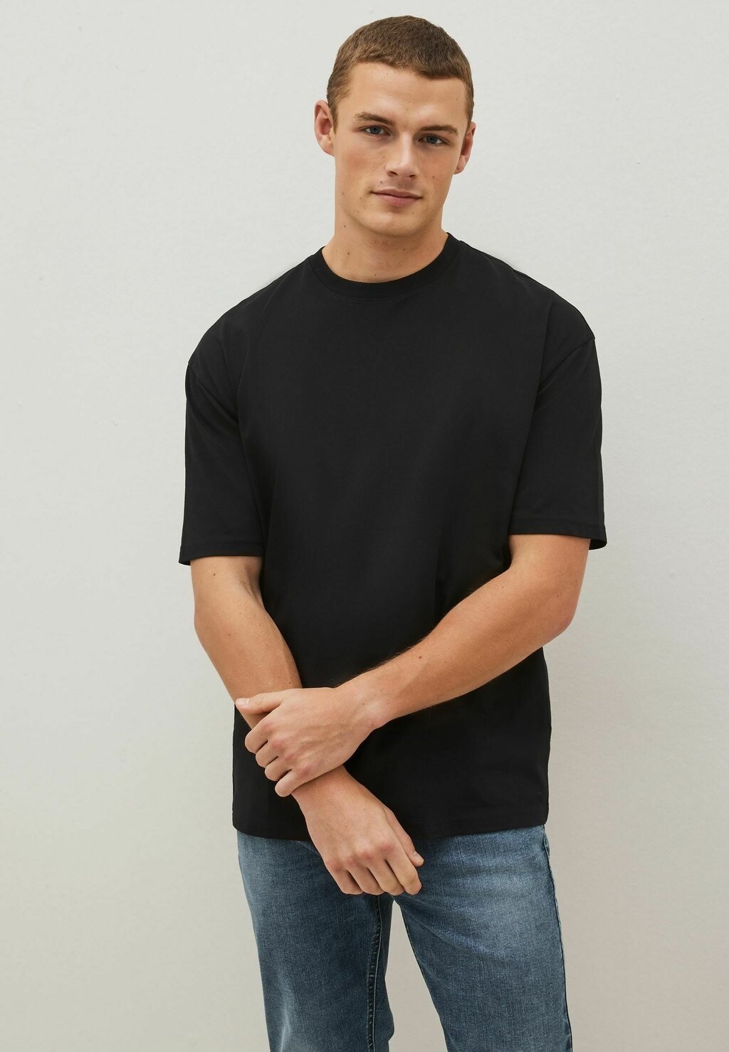 Базовая футболка Essential Crew Neck Next, черная — фото 4