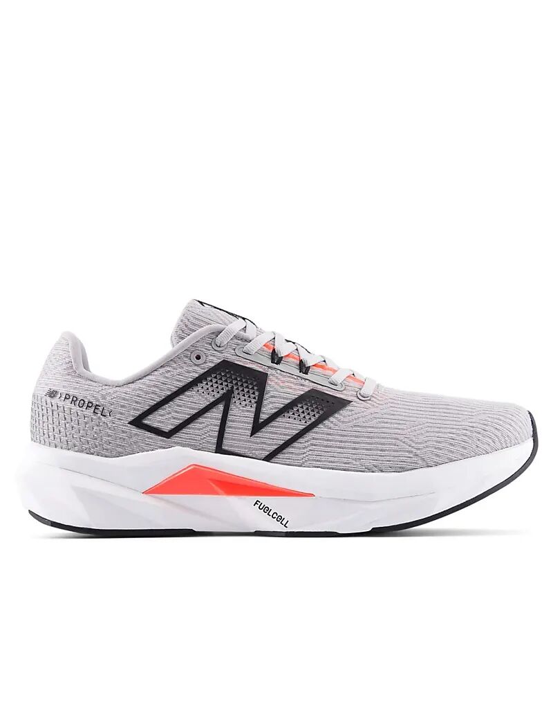 

Кроссовки New Balance Fuelcell propelv5 в дождливую тучу