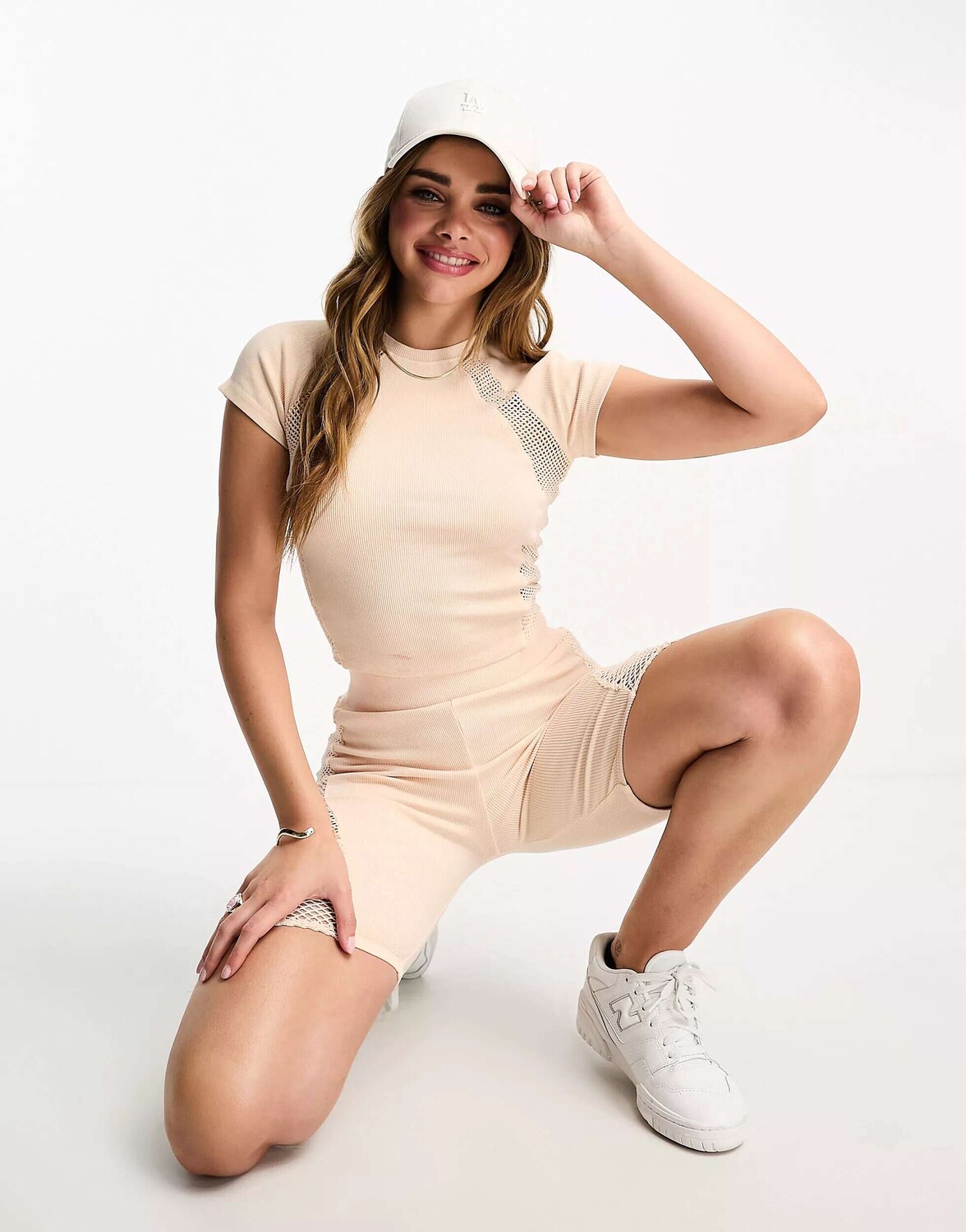 

Приталенная футболка Miss Selfridge с абрикосовой вставкой в ​​сеточку