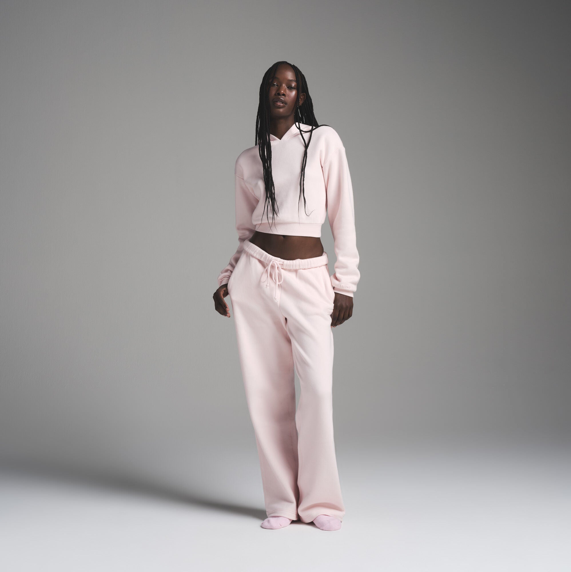 

Укороченная толстовка с капюшоном SKIMS, цвет barely pink