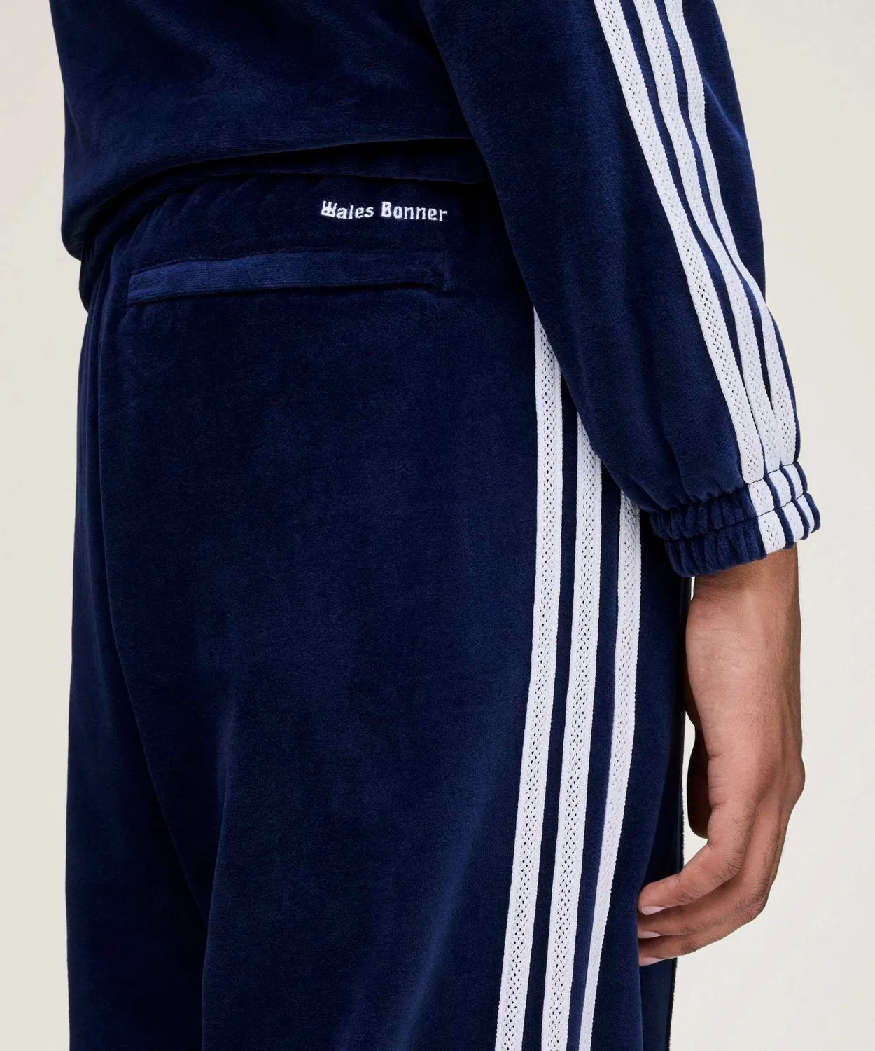 Тренировочные штаны adidas Originals by Wales Bonner велюровые синие — фото 4